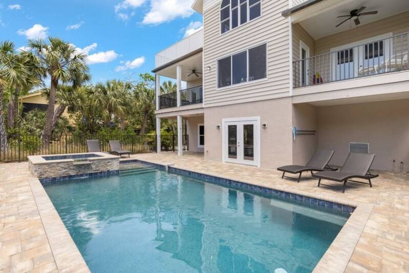 pool at sanibel vacation rentals